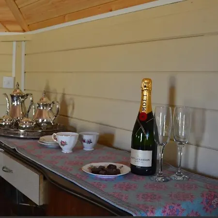 مكان تخييم Apple Blossom Glamping كيلكيني